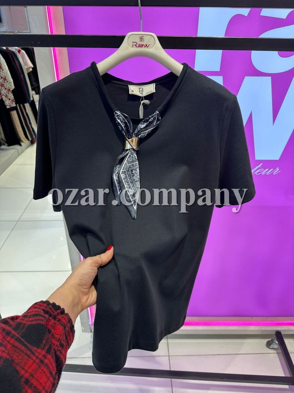 Женская Футболка Raw 