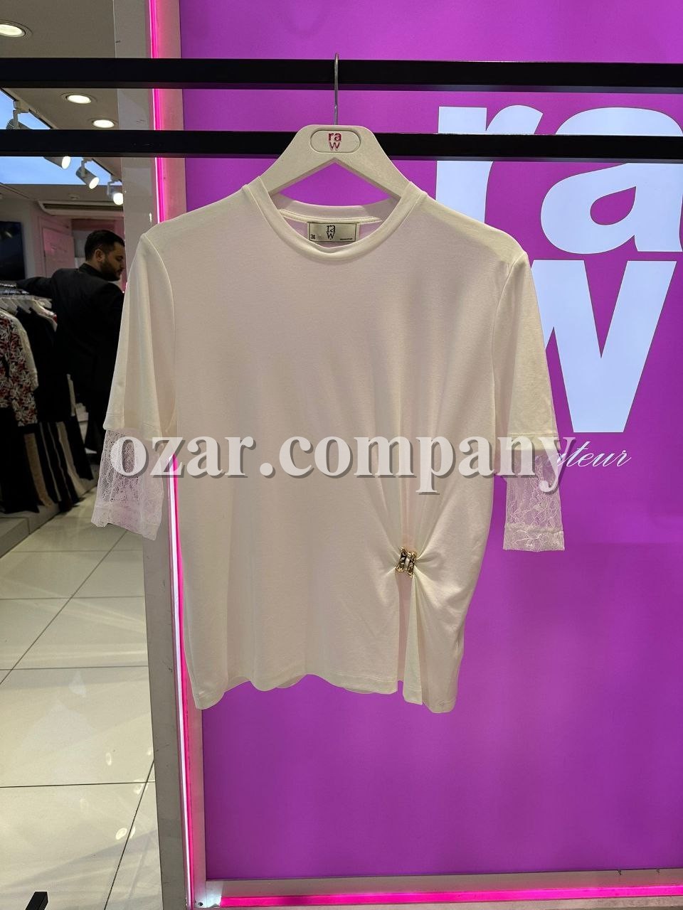 Женская Футболка Raw 