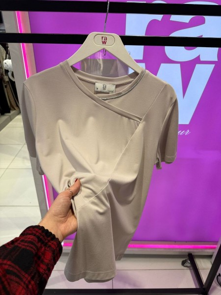 Женская Футболка Raw 