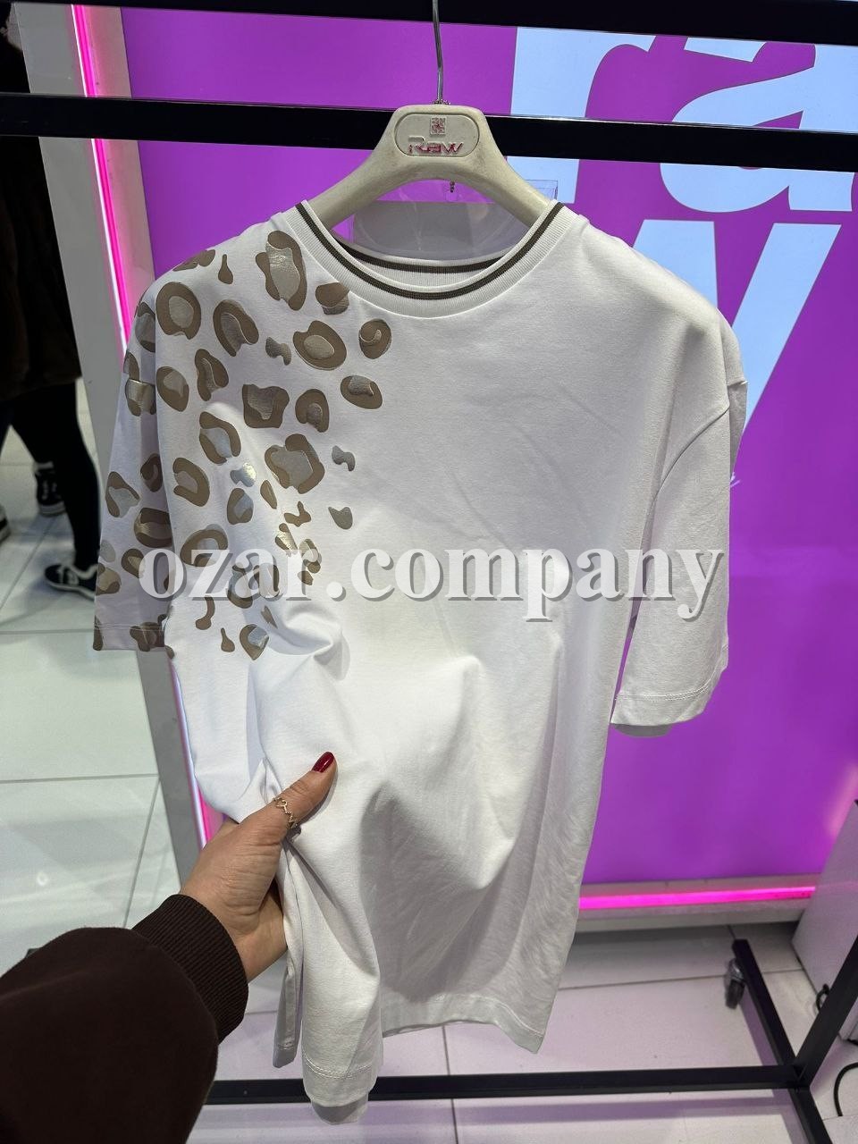 Женская Футболка Raw 