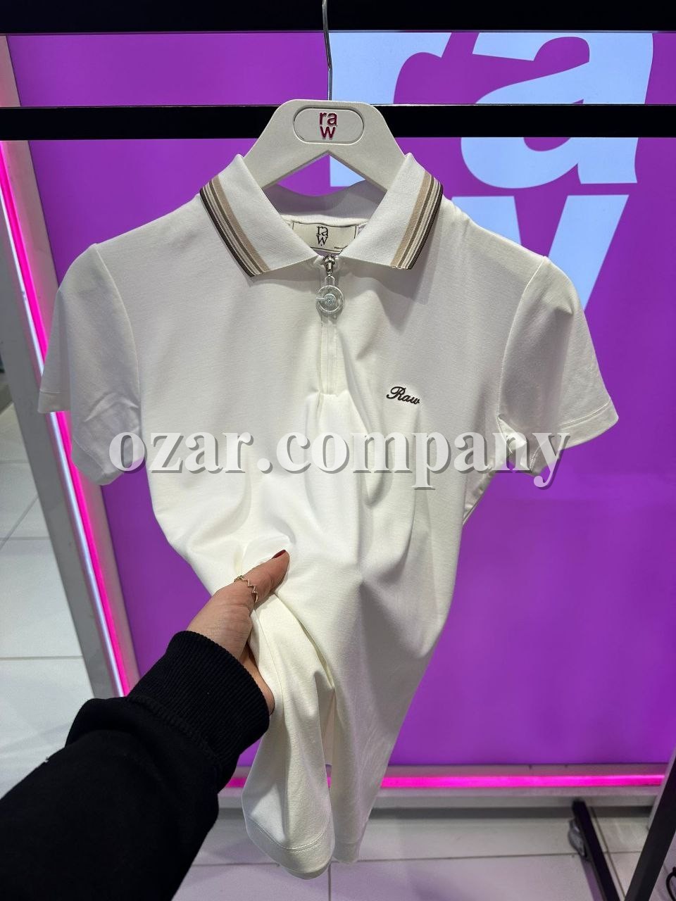 Женская Футболка Raw 