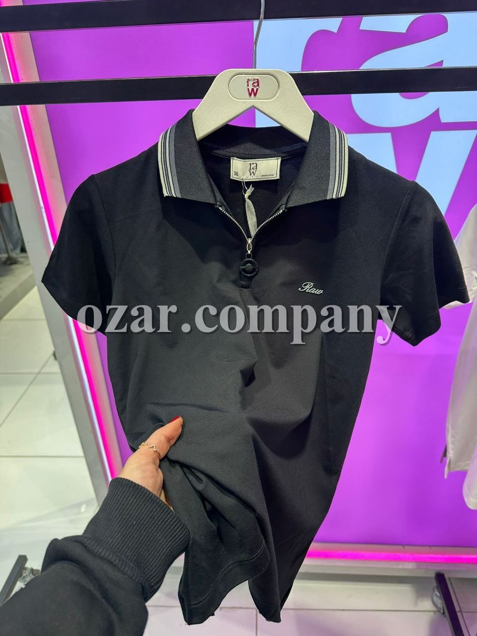 Женская Футболка Raw 