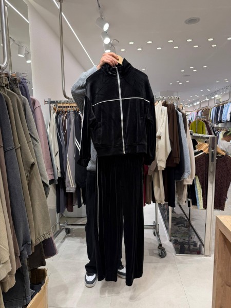 Женский Велюровый Костюм Trikotto