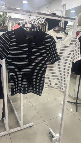 Женская Футболка Prada