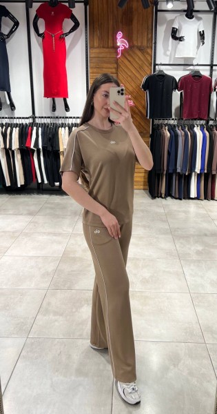 Женский Koстюм Alo